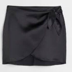 MISS SELFRIDGE / TOPSHOP BLACK SILK SATIN WRAP SKIRT - US 4 / SMALL